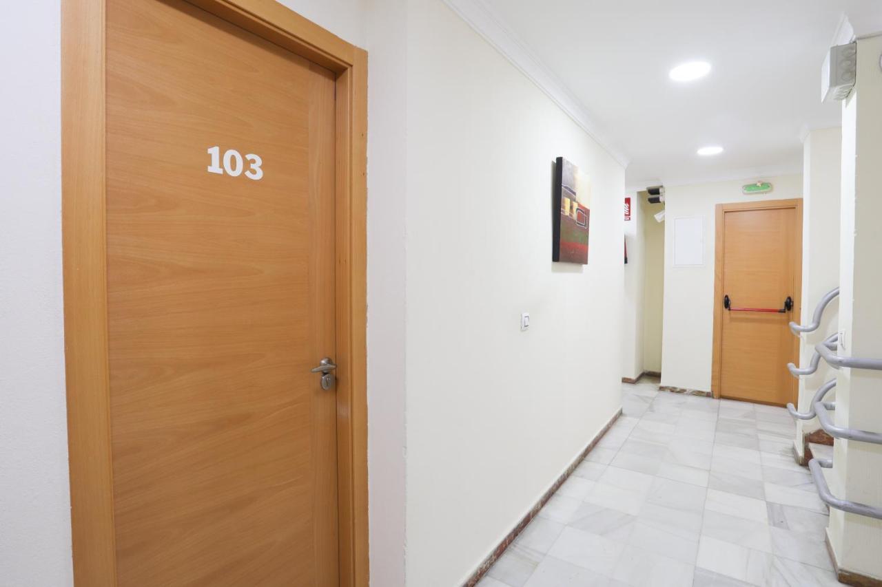 Hostal La Campana La Línea de la Concepción المظهر الخارجي الصورة