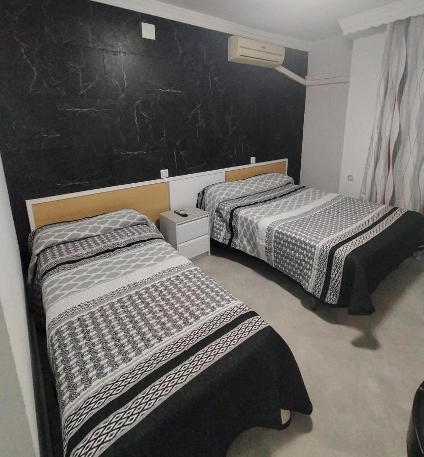 Hostal La Campana La Línea de la Concepción المظهر الخارجي الصورة