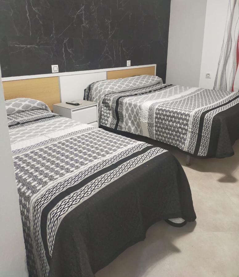 Hostal La Campana La Línea de la Concepción المظهر الخارجي الصورة