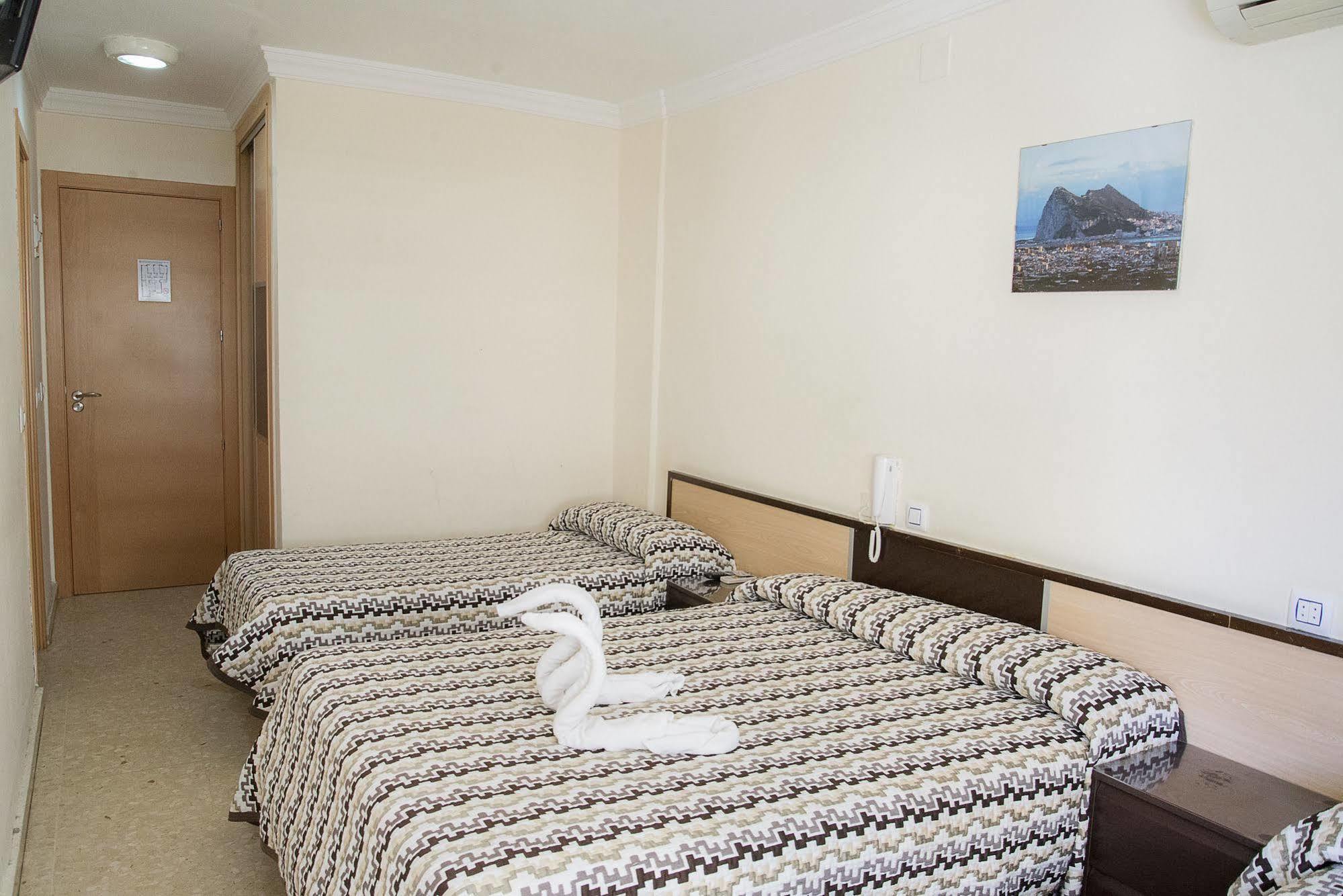 Hostal La Campana La Línea de la Concepción المظهر الخارجي الصورة