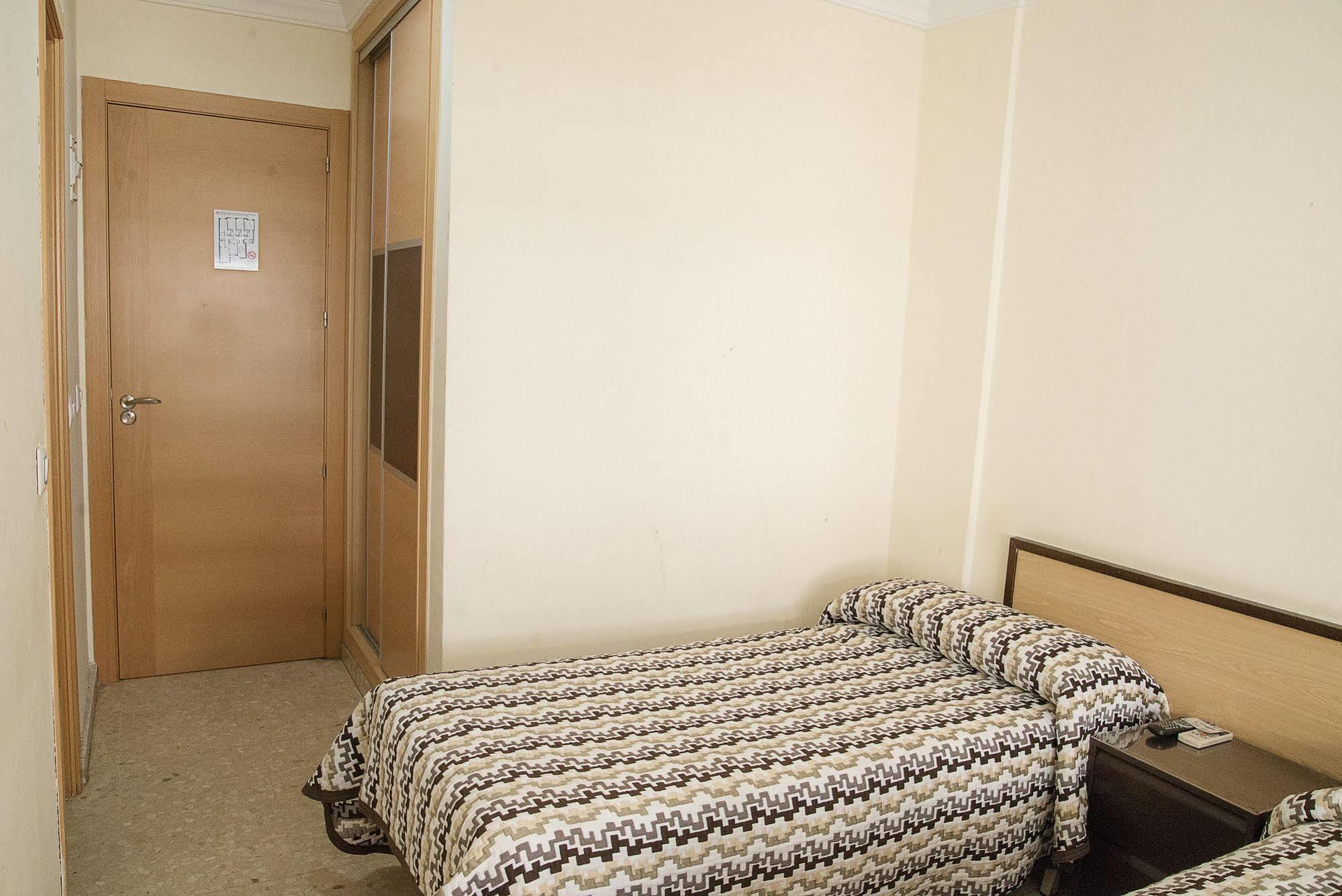 Hostal La Campana La Línea de la Concepción المظهر الخارجي الصورة