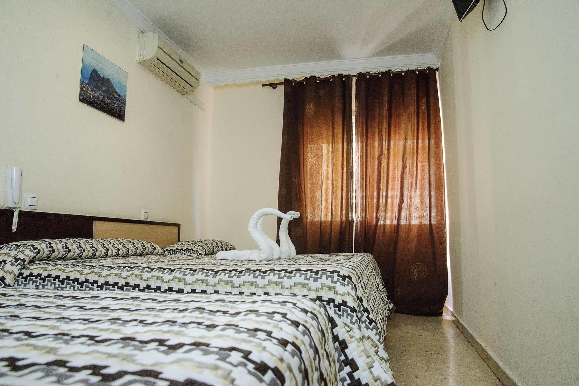 Hostal La Campana La Línea de la Concepción المظهر الخارجي الصورة