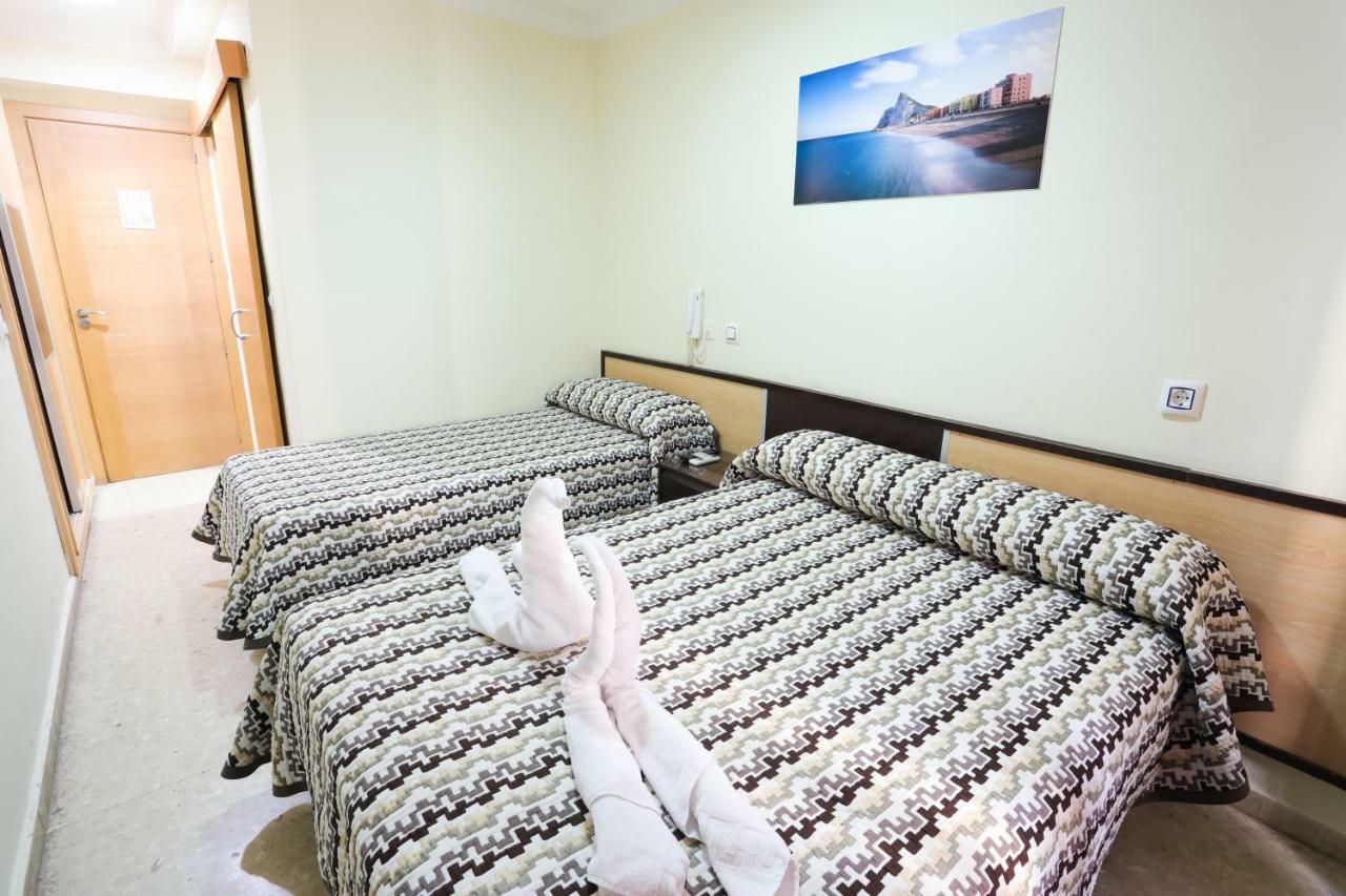 Hostal La Campana La Línea de la Concepción المظهر الخارجي الصورة