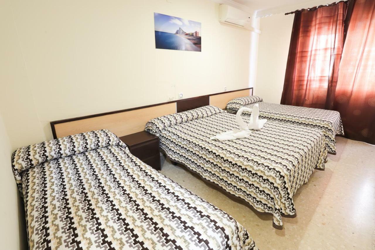 Hostal La Campana La Línea de la Concepción المظهر الخارجي الصورة