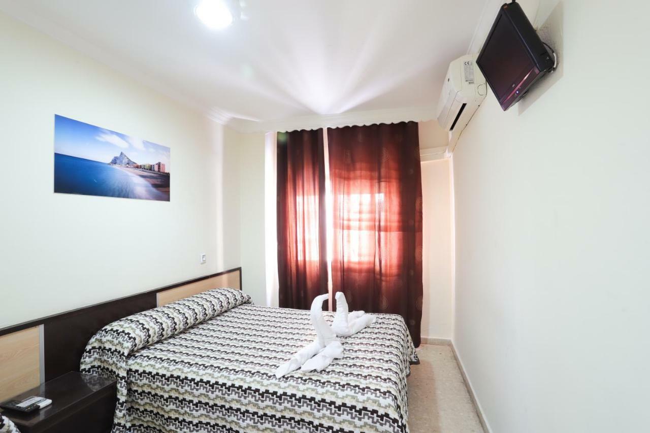 Hostal La Campana La Línea de la Concepción المظهر الخارجي الصورة