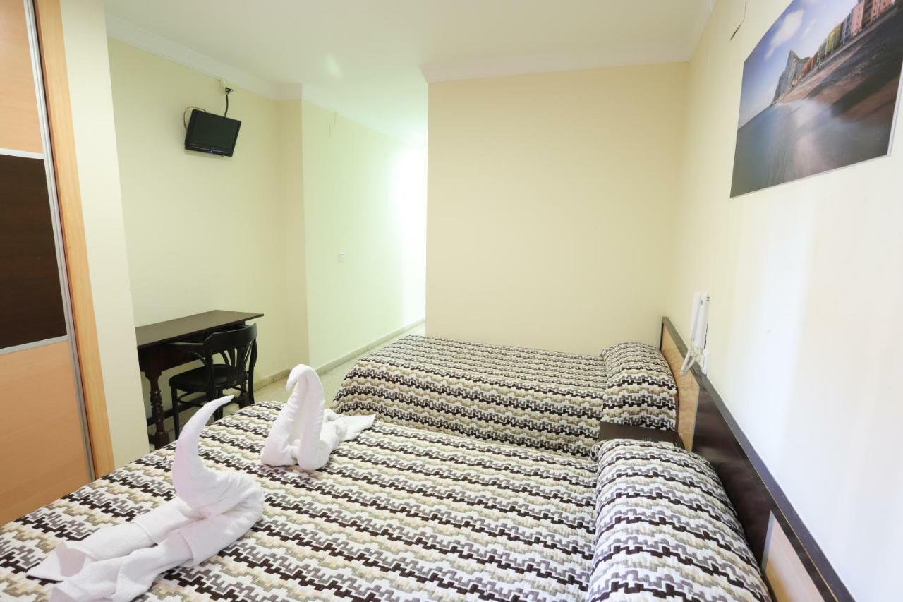 Hostal La Campana La Línea de la Concepción المظهر الخارجي الصورة
